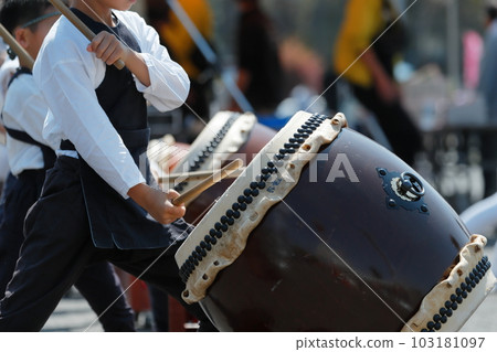 People playing big drums at a festival 103181097