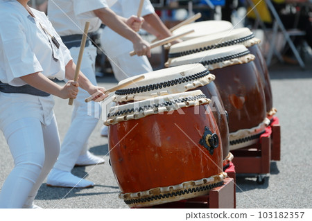 People playing big drums at a festival 103182357