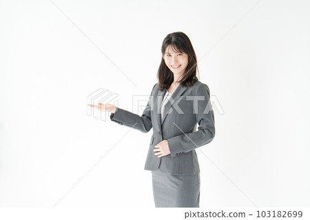 手牽手的女商人 103182699