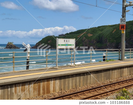 Kashiwazaki City, the station closest to the sea in Japan, Omigawa Station in early summer Kashiwazaki City, the station closest to the sea in Japan, Omigawa Station in early summer 103186888
