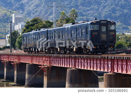 Limited Express Hayato no Kaze bound for Kagoshima Chuo 103186891