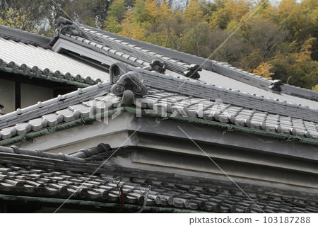 Japanese tiled roof of a beautiful Japanese house 103187288