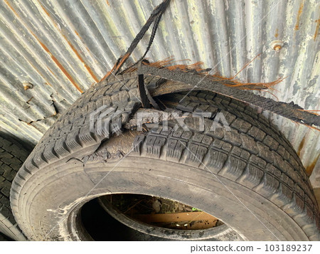 嚴重爆胎 103189237