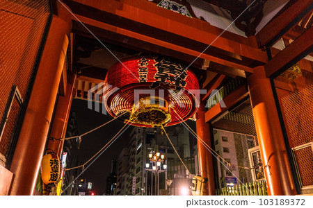 Tokyo cityscape in Japan Sanja Festival complete revival for the first time in 4 years! A large paper lantern that was folded for the portable shrine to pass through. Rare view…=May 21 103189372