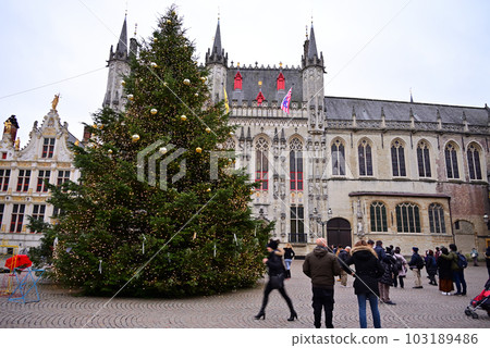 Christmas tree in Bruges Burg Square Christmas tree in Bruges Burg Square 103189486