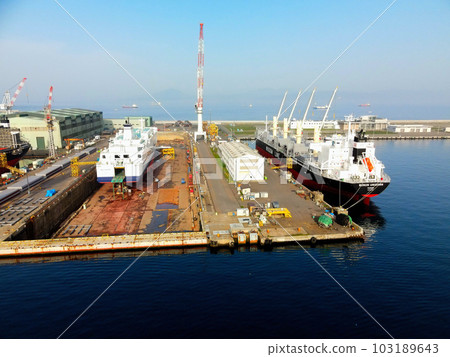 Photographing the scenery of Hakodate Dock in Hakodate City, Hokkaido in early summer Photographing the scenery of Hakodate Dock in Hakodate City, Hokkaido in early summer 103189643