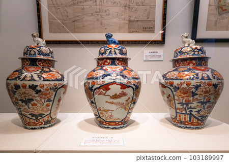 Nagasaki Dejima Imari red enamel pot 103189997