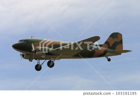 第二次世界大戰道格拉斯 C-47 空中列車 103191195