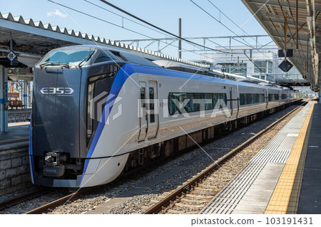 特快AZUSA在松本站停靠 103191431