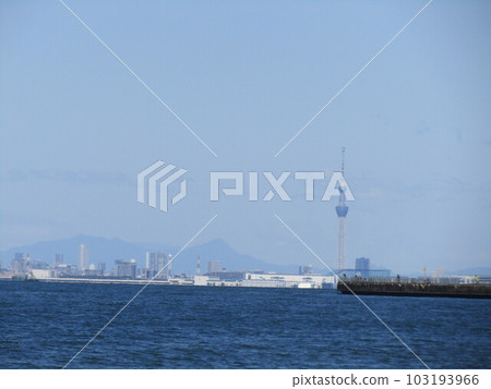 Tokyo Skytree, which was unusually visible in May 103193966