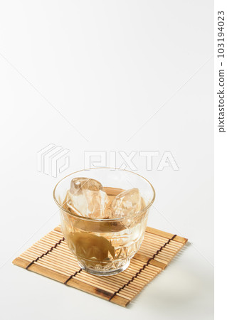 Plum wine image 103194023