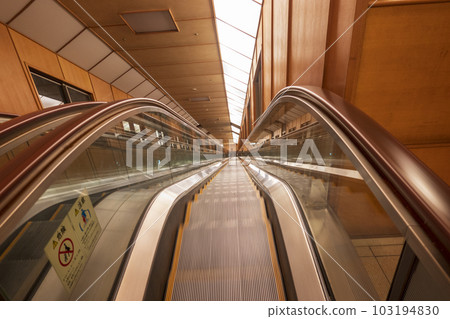 long down escalator 103194830