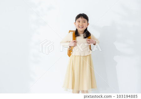 elementary school girl 103194885