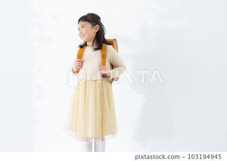 elementary school girl 103194945
