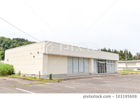 一個封閉的便利店 一個封閉的便利店 103195609