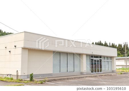 一個封閉的便利店 103195610