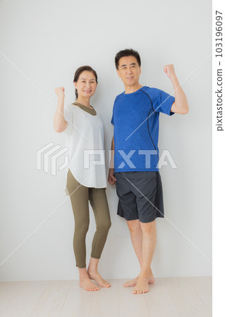 Middle couple of sportswear Middle couple of sportswear 103196097