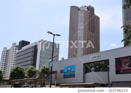 JR/Tokyu Line Musashi-Kosugi Station and high-rise condominiums 103196125
