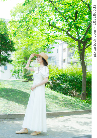 Woman with long hair outdoors 103196532