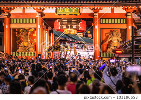 Tokyo cityscape in Japan Sanja Festival complete revival for the first time in 4 years! … to enter the palace. Sensoji-mae full of enthusiasm…=May 21st, last day 103196658
