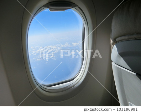 從飛機窗口看到的天空 從飛機窗口看到的天空 103196991
