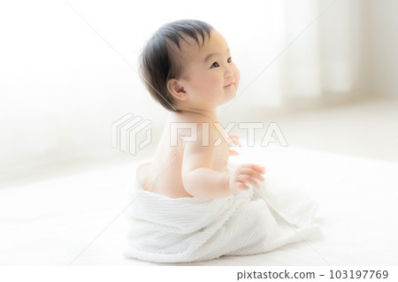 裹著浴巾的嬰兒』 103197769