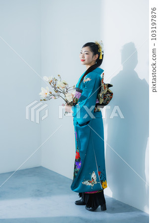 藍色振袖亞洲美女 103197876