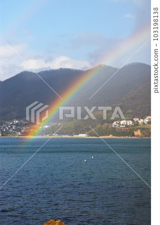 海上的彩虹 103198138