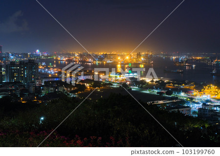 台灣高雄市，從壽山情侶觀景台看到的高雄港夜景 103199760