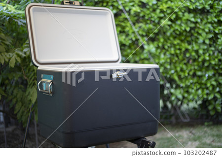 Image of camping cooler box 103202487