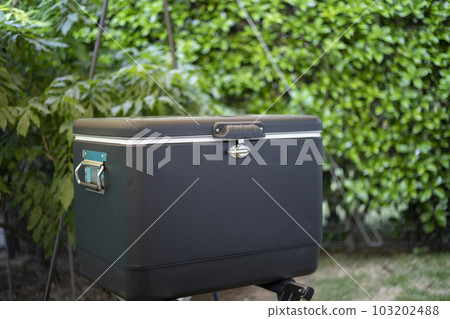 Image of camping cooler box 103202488
