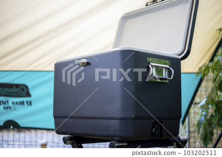 Image of camping cooler box 103202511