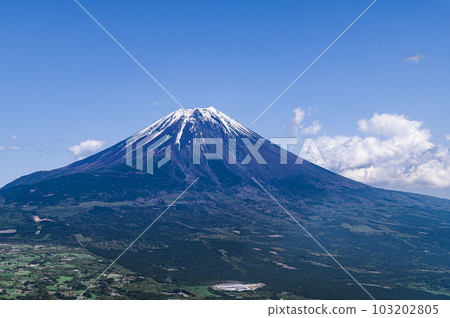 靜岡縣,朝霧高原的街景和富士山景觀(從富士山觀察) 靜岡縣,朝霧高原的街景和富士山景觀(從富士山觀察) 103202805