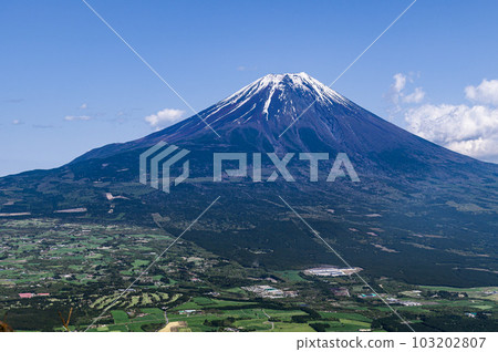 靜岡縣,朝霧高原的街景和富士山景觀(從富士山觀察) 靜岡縣,朝霧高原的街景和富士山景觀(從富士山觀察) 103202807