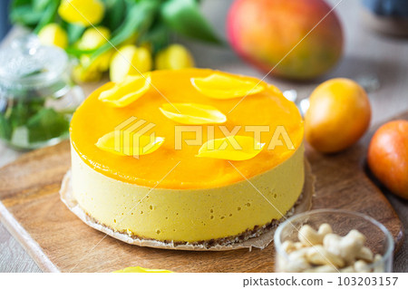 No baked raw cake made with dates, cashews and mango 103203157