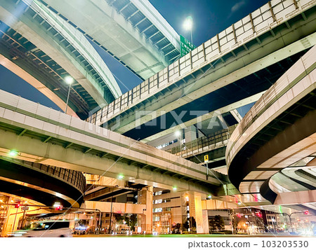 三維交織的高架橋(阪神高速公路,阿波座交叉路口) 三維交織的高架橋(阪神高速公路,阿波座交叉路口) 103203530