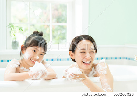 Parent and child bathing bath time Parent and child bathing bath time 103203826