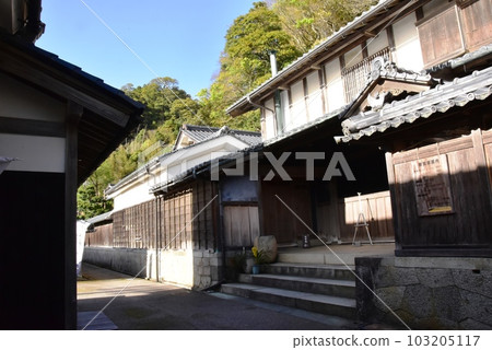 Minami Echizen-cho, Kono Kitamae Ship Owner's House, in front of the Ukon Family Minami Echizen-cho, Kono Kitamae Ship Owner's House, in front of the Ukon Family 103205117