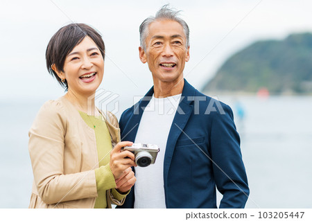 中間夫婦與相機 103205447