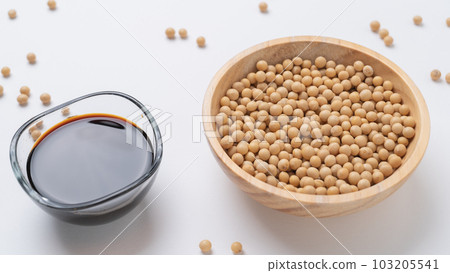 Soy sauce and soybeans | Soy sauce and seasoning image 103205541
