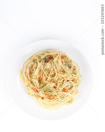 Pasta peperoncino 103205663