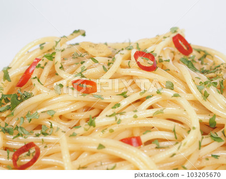 Pasta peperoncino 103205670
