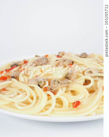 Pasta Vongole Bianco 意大利面配蛤蜊 Pasta Vongole Bianco 意大利面配蛤蜊 103205712