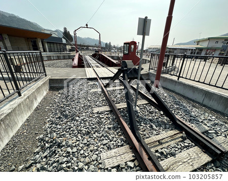 Car stop and turntable (Tobu Kinugawa Onsen Station) 103205857