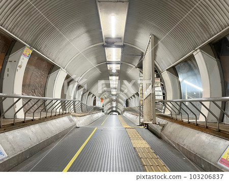 圓形斷面通道（Osaka Metro New Tram Nakafuto Station） 103206837