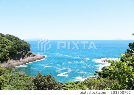 Blue Sea White Waves Izu Peninsula Shimoda Beautiful Coastal Scenery Blue Sea White Waves Izu Peninsula Shimoda Beautiful Coastal Scenery 103208702