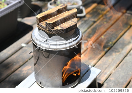 Furnace-cooked rice 103209826