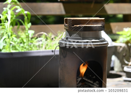 Furnace-cooked rice Furnace-cooked rice 103209831