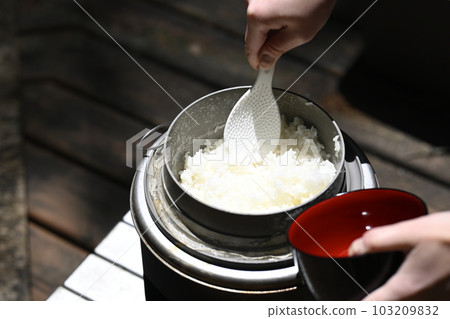 Furnace-cooked rice Furnace-cooked rice 103209832