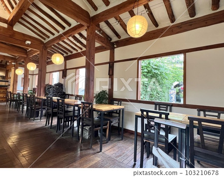 韓國首爾仁寺洞的韓屋韓屋 103210678